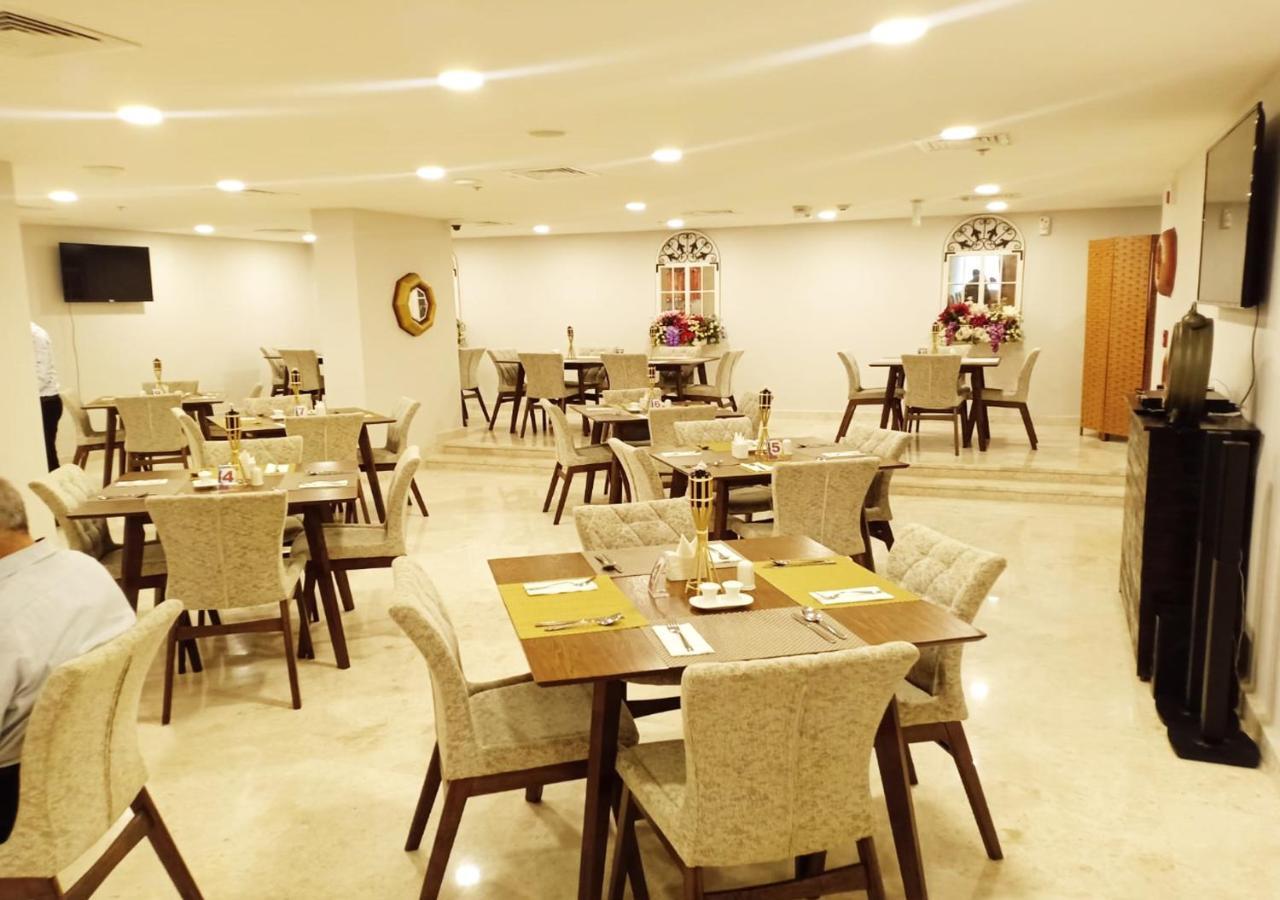 Saraya Palace Hotel Doha Bagian luar foto